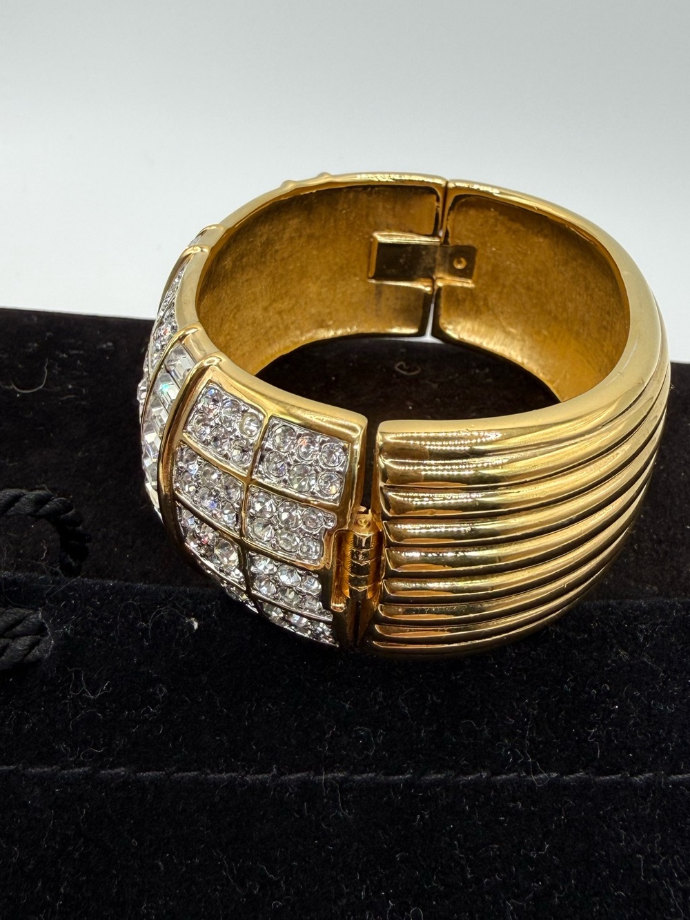 Vintage Swarovski Crystal Gold Tone Hinged Cuff Bracelet Baguette Pavé - Picture 4 of 7